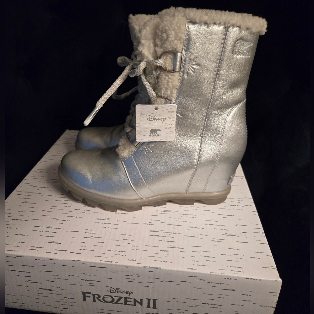 Sorel Disney's Frozen Joan Of Artic Wedge boots silver special edition sz 10.5